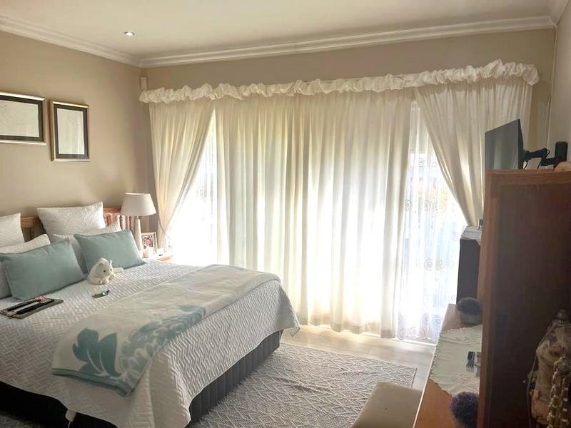 4 Bedroom Property for Sale in Hartenbos Central Western Cape